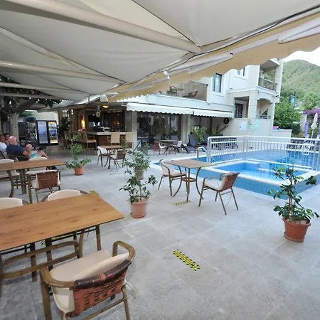 מלון דירות Ecem 3*