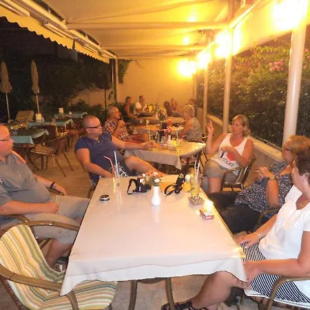 Ecem מלון דירות 3*